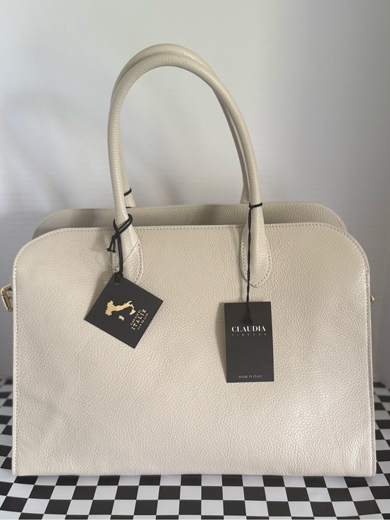 Claudia Firenze Handbags - Claudia Firenze Cream Leather Shoulder Bag